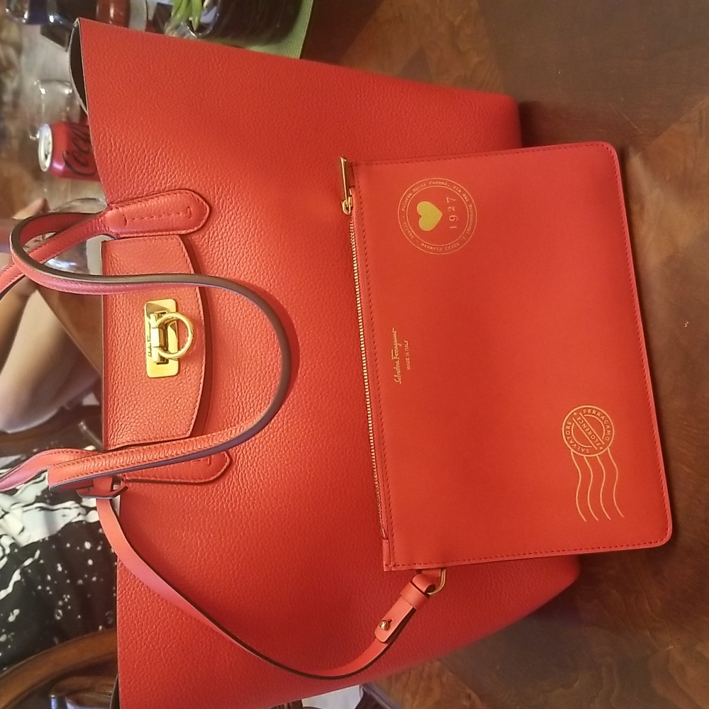 Price DROP!!!!!Salvatore Ferragamo GANCINI TOTE BAG (S)
